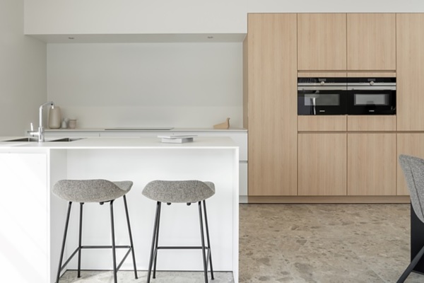 Deux sites, deux marques, deux marchés  